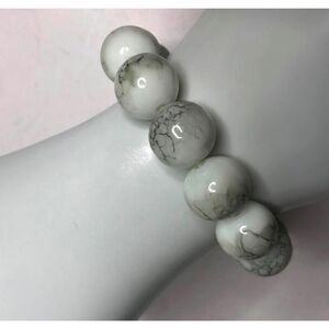 1716 White Howlite chunky bead boho stretch bracelet